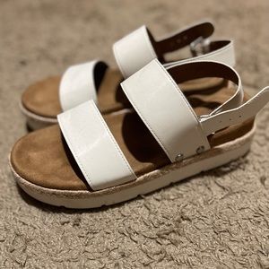 Women’s cushion footbed sandals size 8